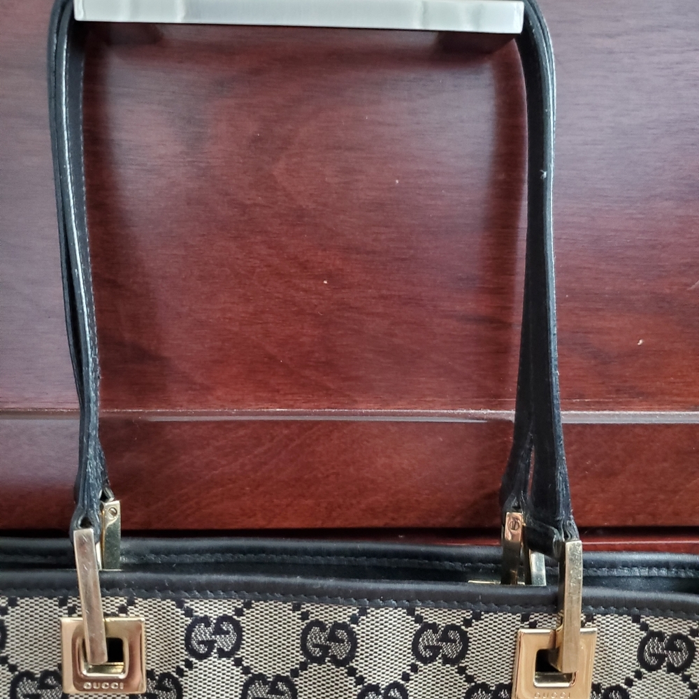 Gucci Handbag - Picture 2 of 8